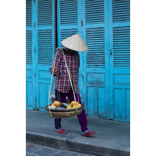 Norring, Tom 아티스트의 Vietnam-Street vendor with fruit and vegetable basket-Hoi Anh작품입니다.